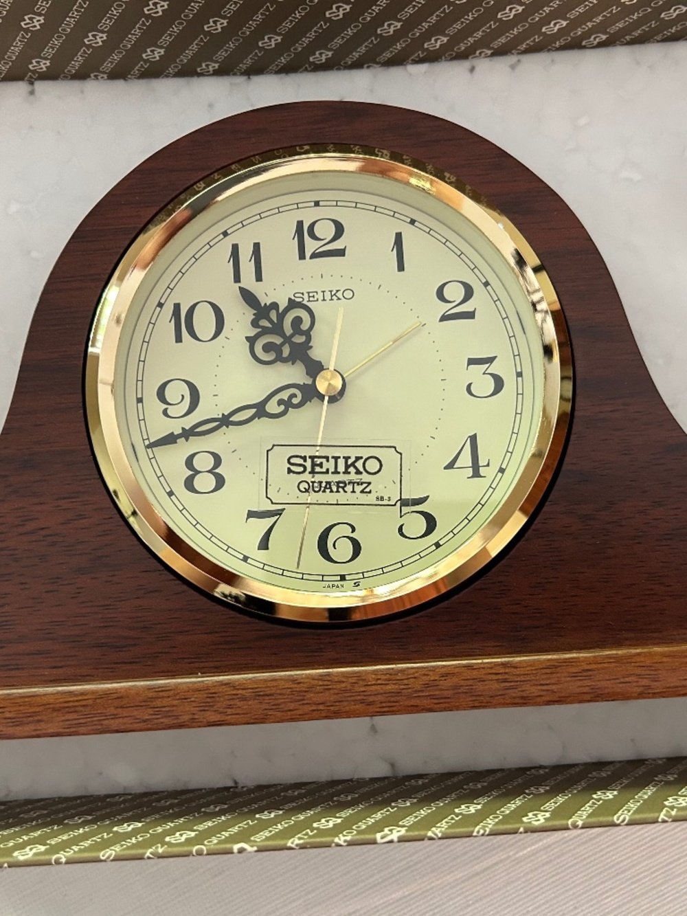 The Seiko QQP294B - battery ooperated quarts alarm clock